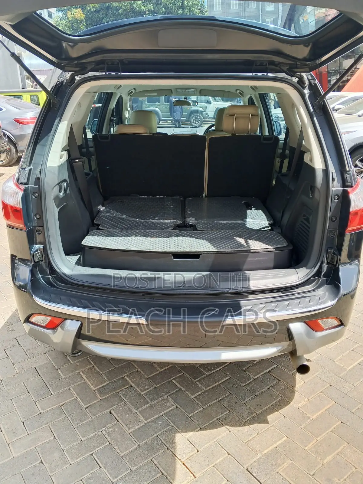 Isuzu D-MAX 2015 Black