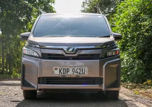 Toyota Voxy 2018 Gold