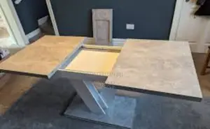 Extendable Dining Table.