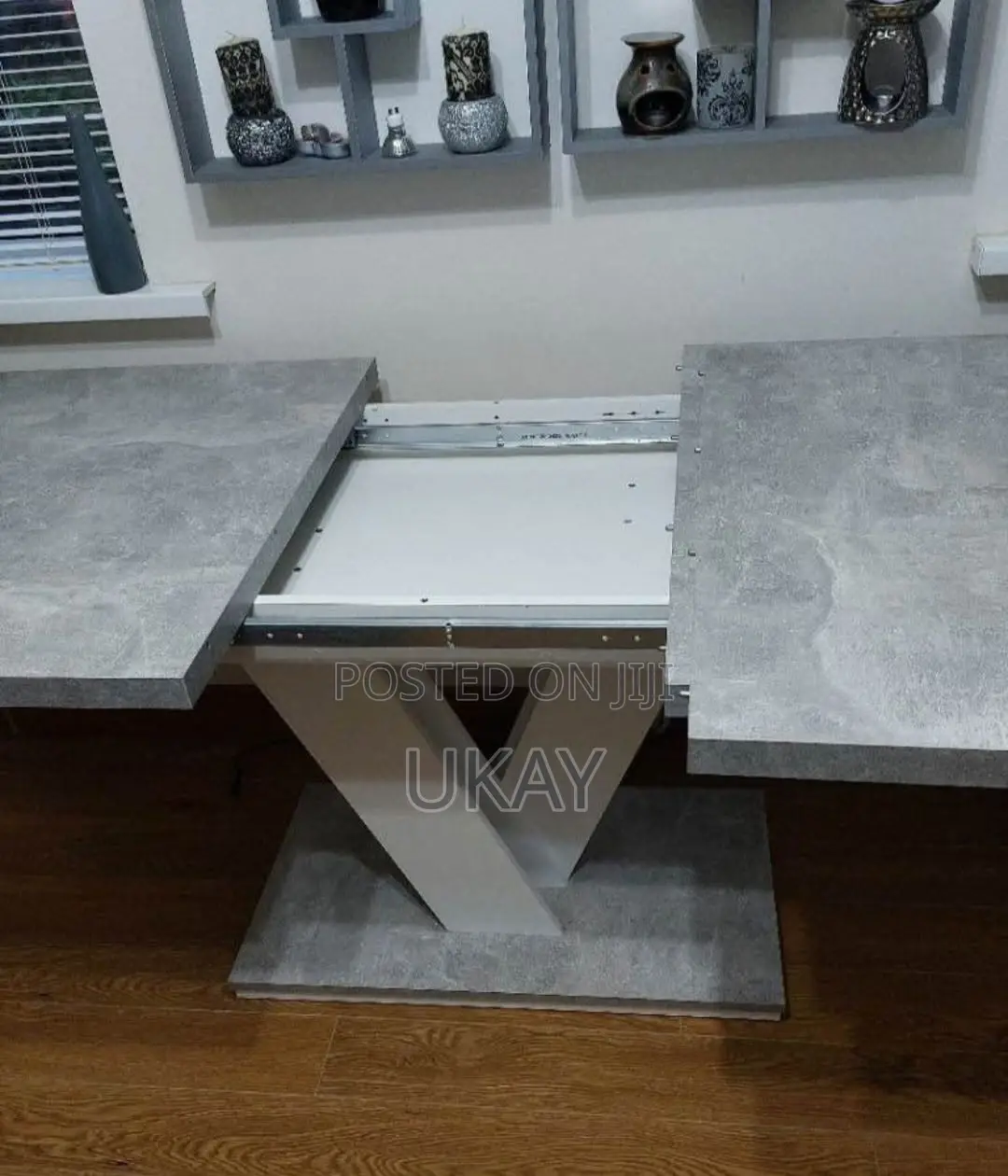 Extendable Dining Table.