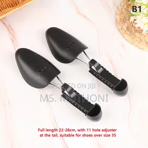 A Pair Shoe Tree / Stretcher