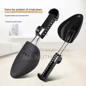 A Pair Shoe Tree / Stretcher