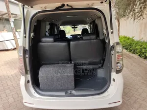 Toyota Voxy 2010 White