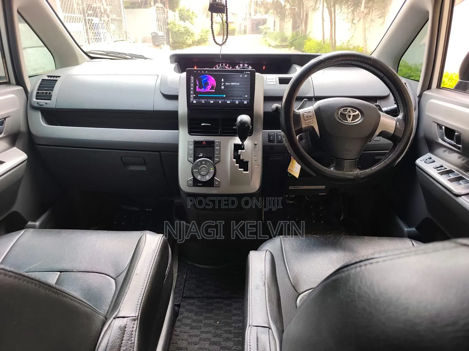 Toyota Voxy 2010 White