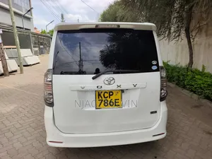 Toyota Voxy 2010 White