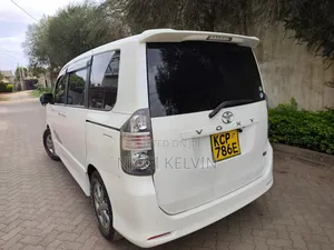Toyota Voxy 2010 White