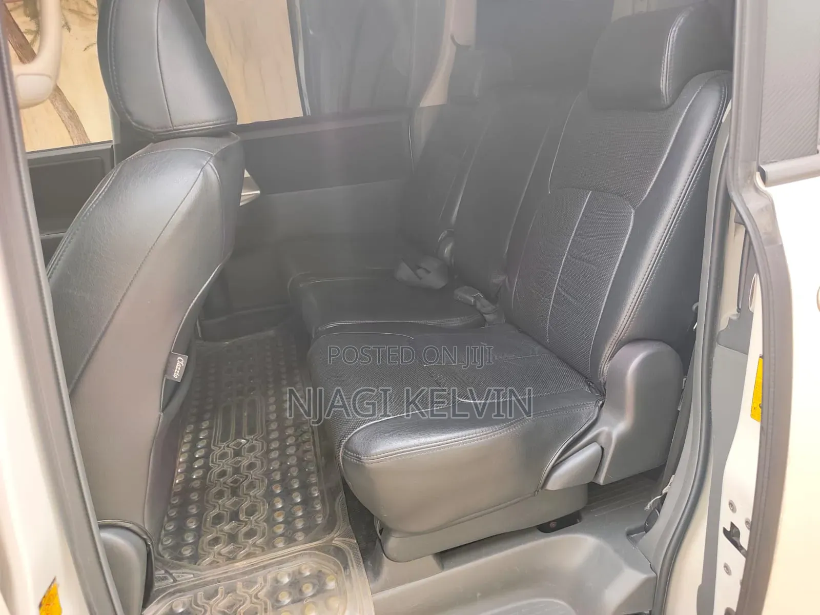 Toyota Voxy 2010 White