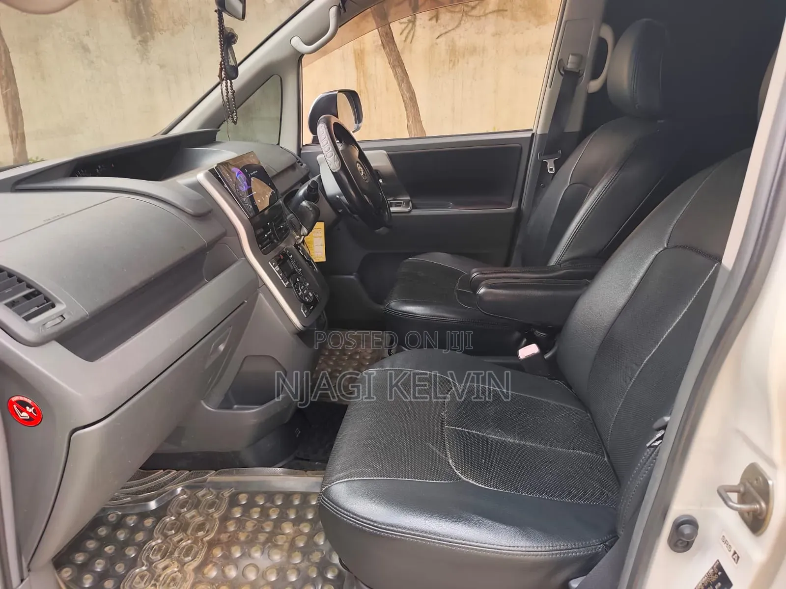 Toyota Voxy 2010 White
