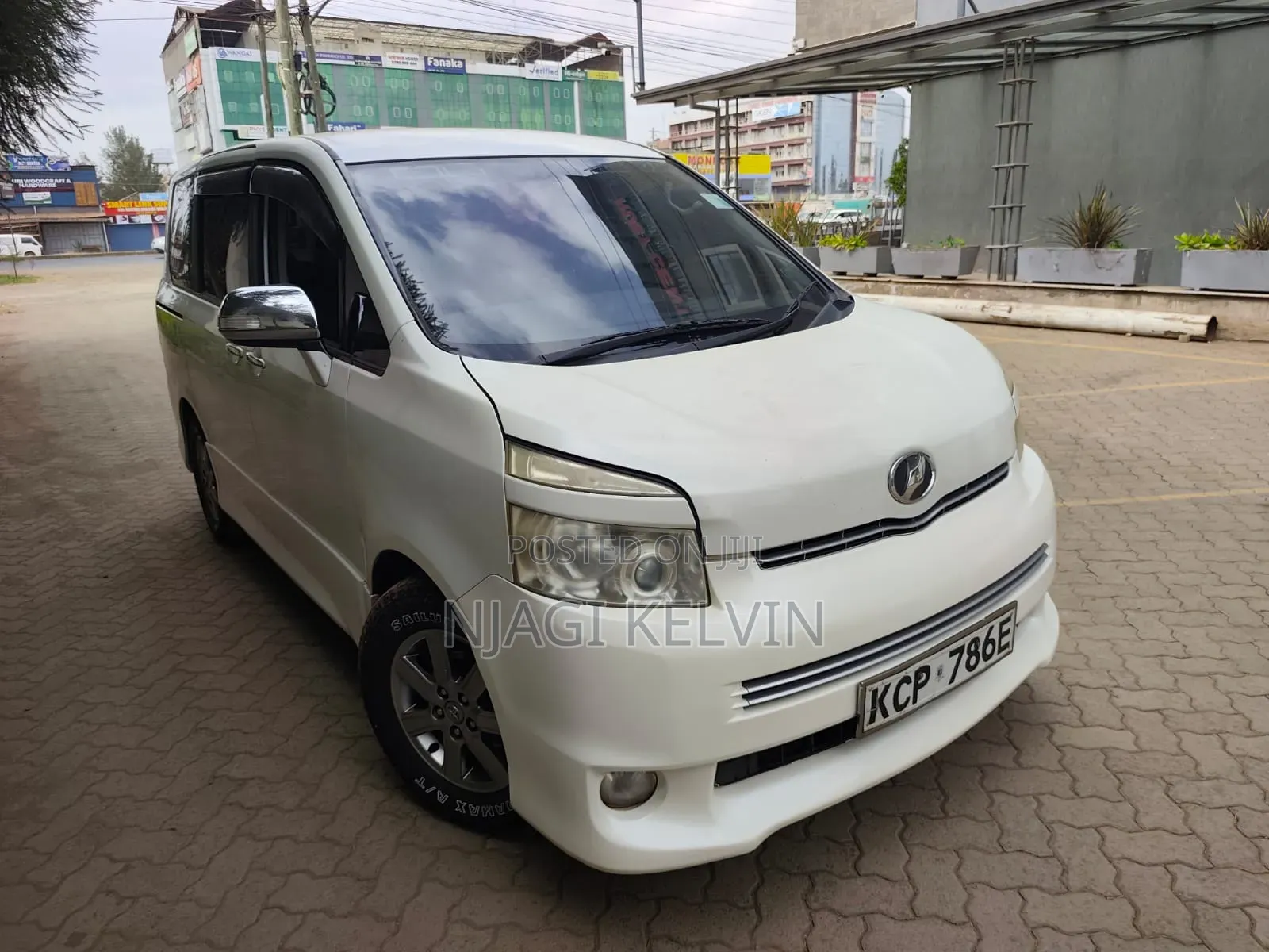 Toyota Voxy 2010 White