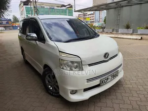 Toyota Voxy 2010 White