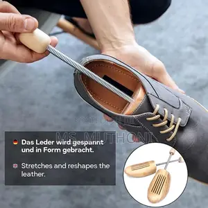 A Pair Shoe Tree / Stretcher
