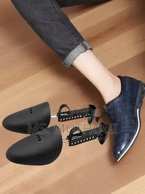 A Pair Shoe Tree / Stretcher