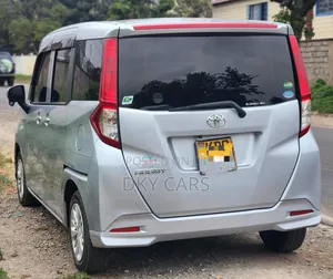Toyota Roomy 2018 Silver