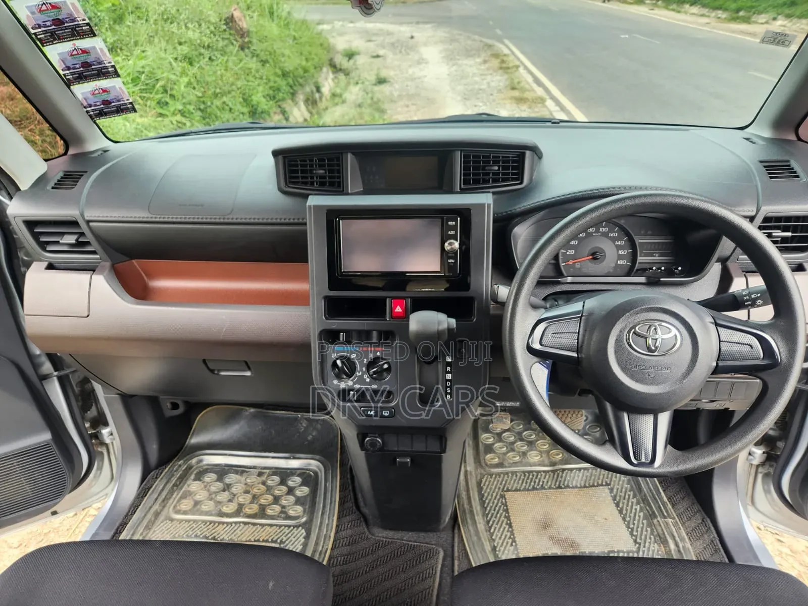 Toyota Roomy 2018 Silver