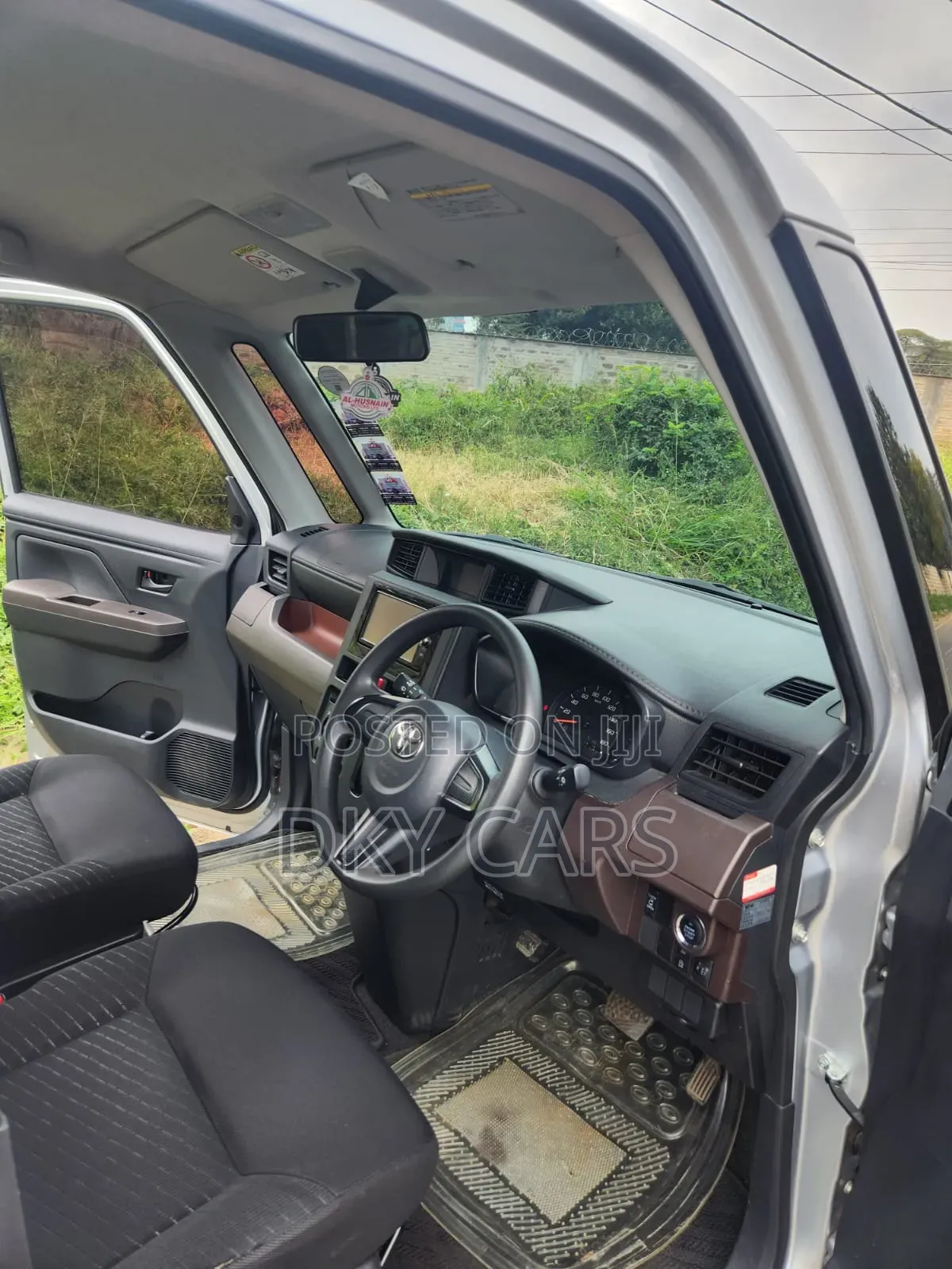 Toyota Roomy 2018 Silver