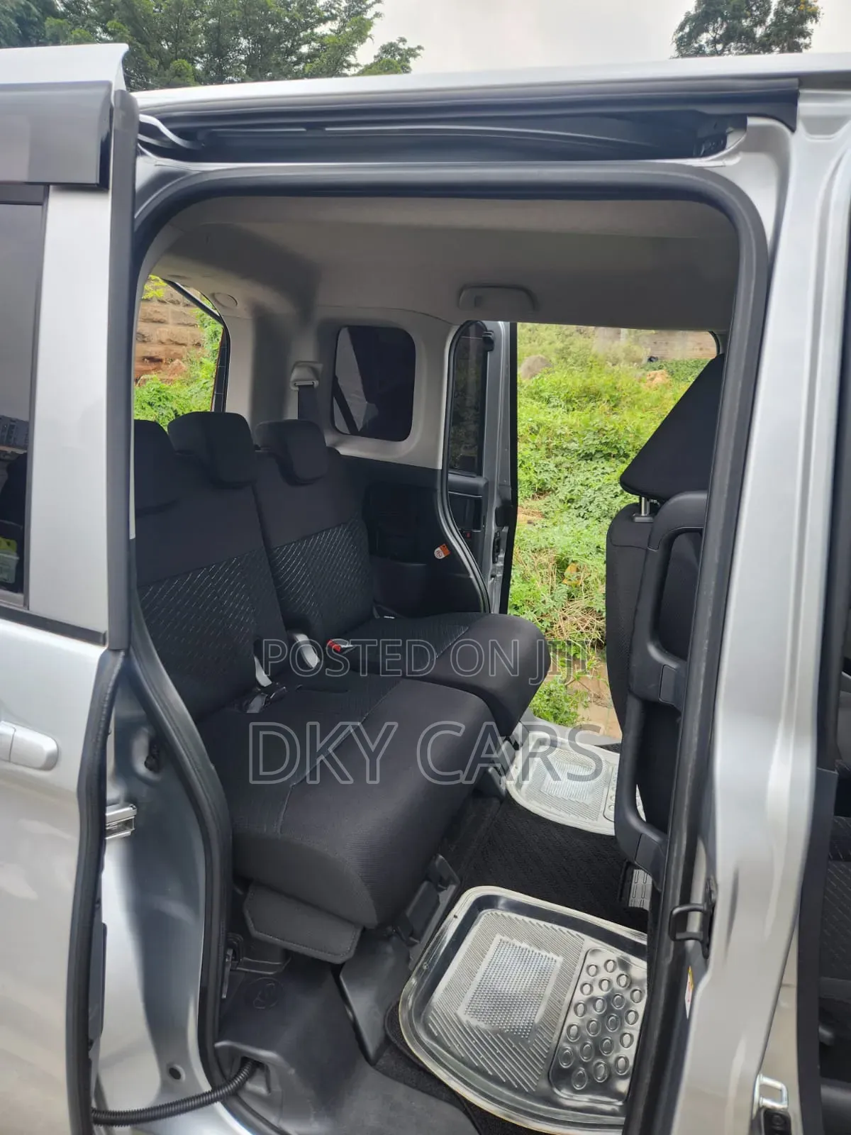 Toyota Roomy 2018 Silver
