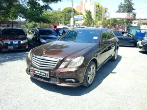 Mercedes-Benz E300 2009 Gold