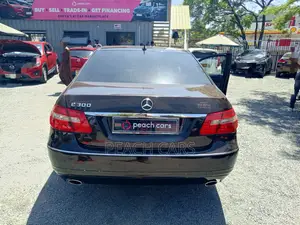 Mercedes-Benz E300 2009 Gold