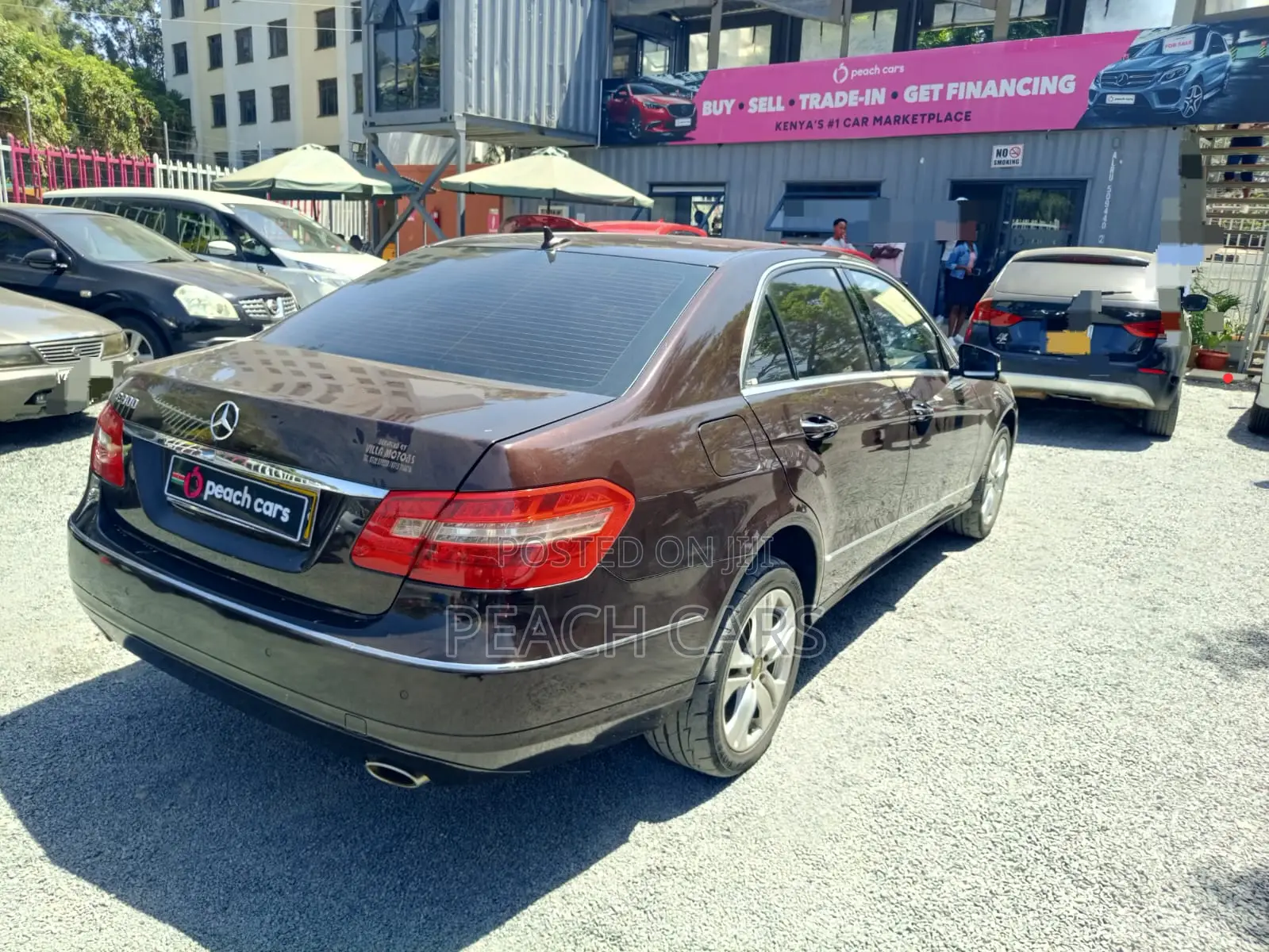 Mercedes-Benz E300 2009 Gold