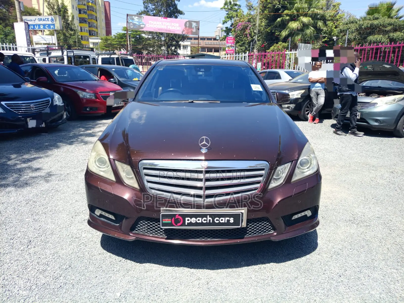 Mercedes-Benz E300 2009 Gold