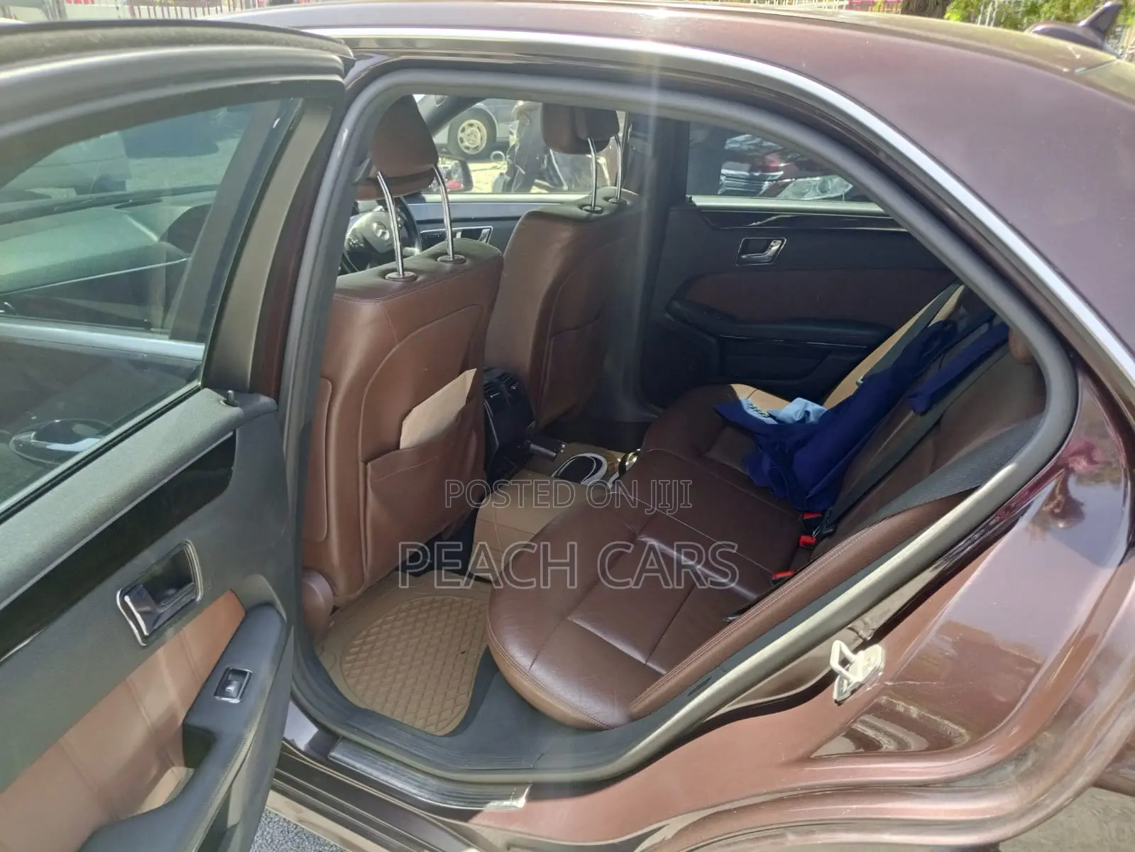 Mercedes-Benz E300 2009 Gold
