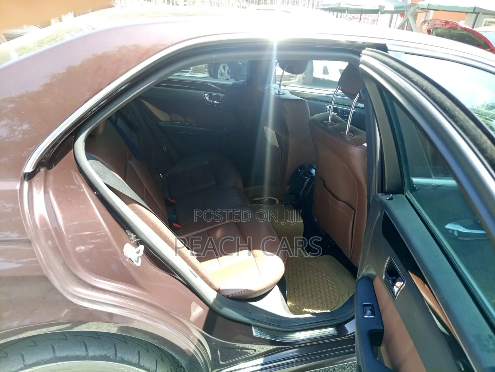 Mercedes-Benz E300 2009 Gold
