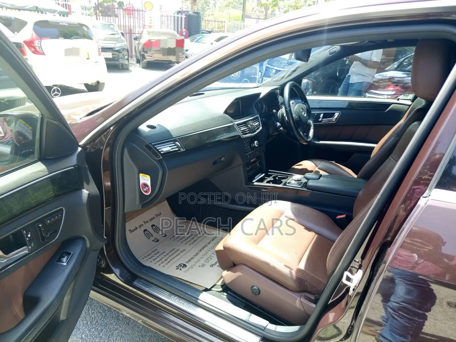 Mercedes-Benz E300 2009 Gold