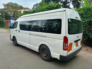 Toyota Hiace 9l