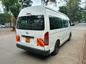 Toyota Hiace 9l