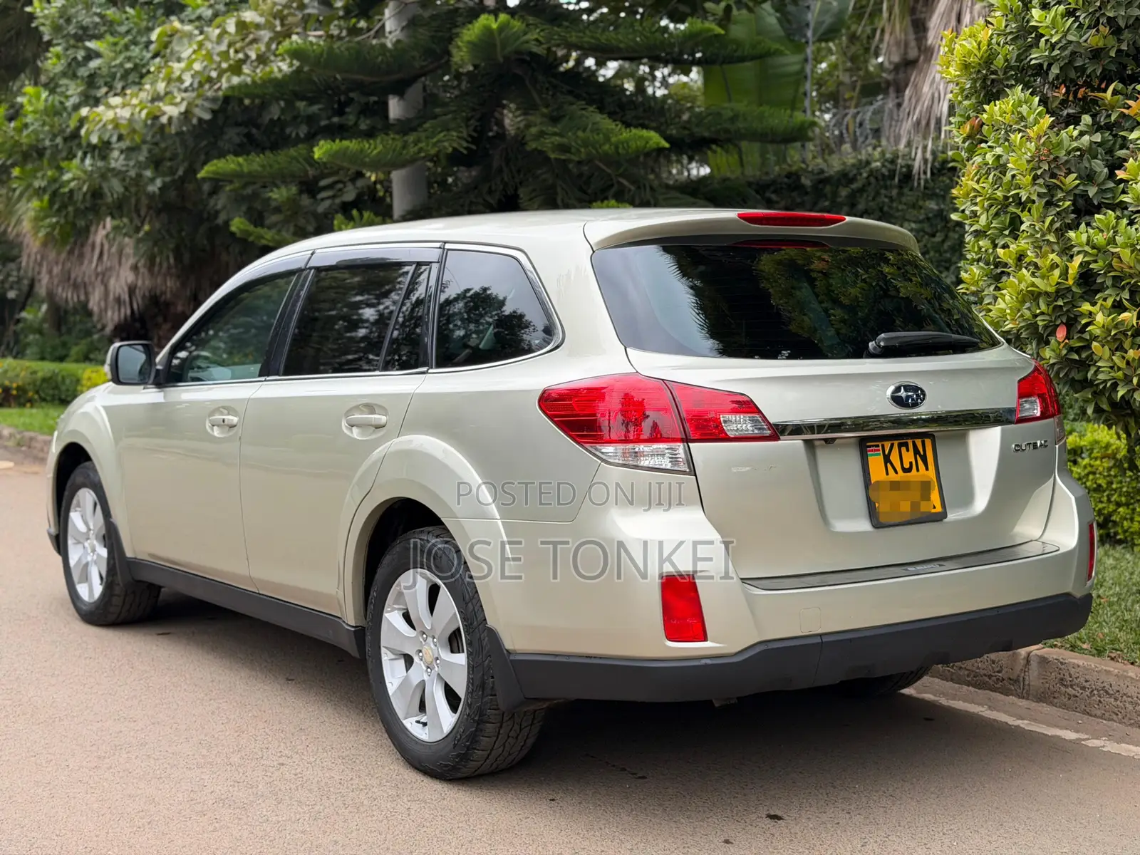 Subaru Outback 2.5i 2010 Gold