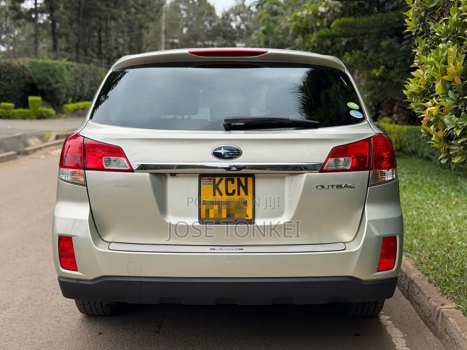 Subaru Outback 2.5i 2010 Gold