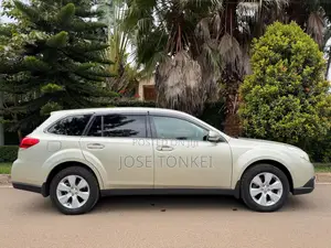 Subaru Outback 2.5i 2010 Gold