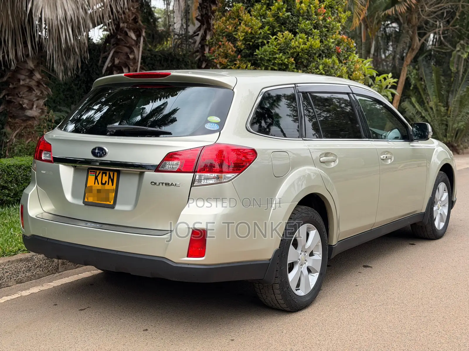 Subaru Outback 2.5i 2010 Gold