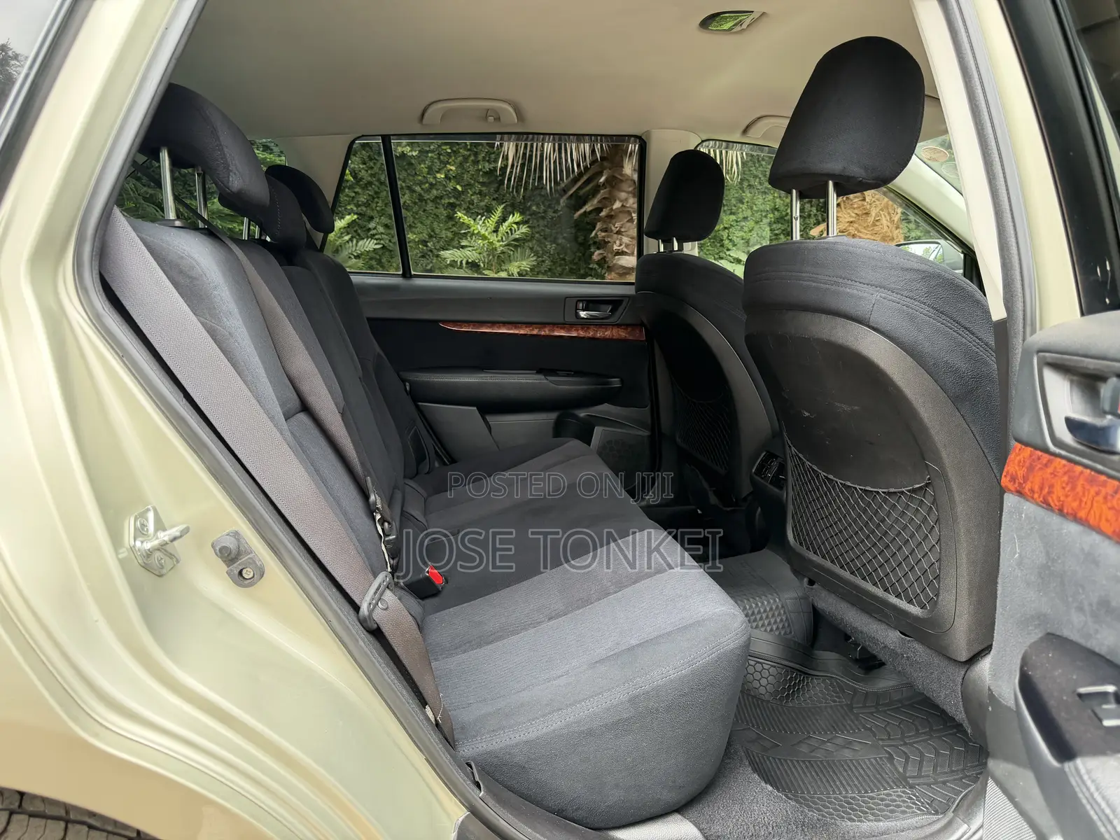 Subaru Outback 2.5i 2010 Gold