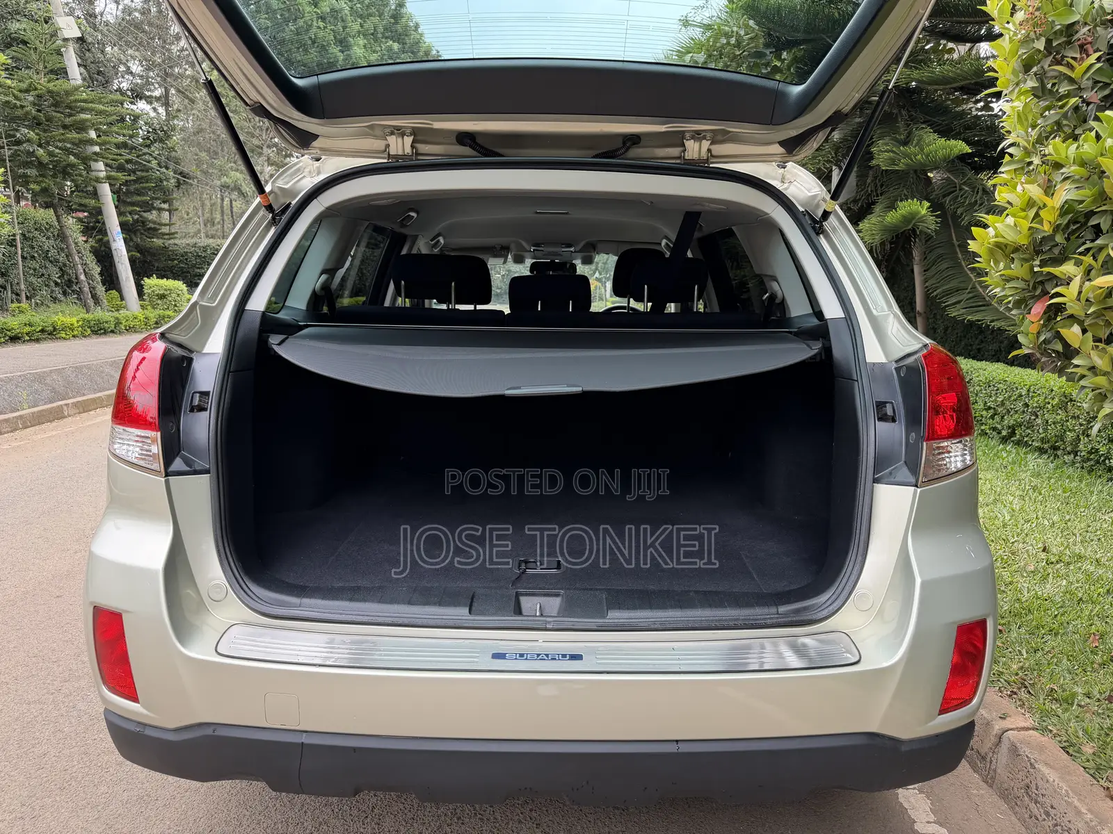 Subaru Outback 2.5i 2010 Gold