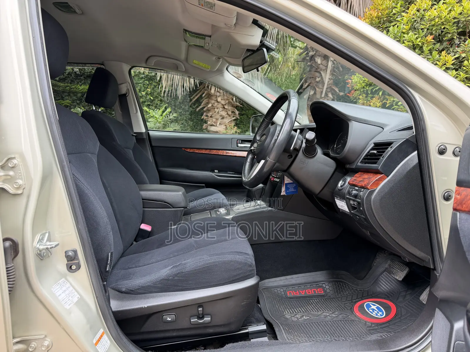 Subaru Outback 2.5i 2010 Gold