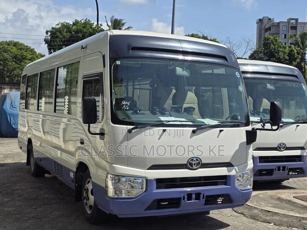 Toyota Coaster 2019 White - thumbnail 2
