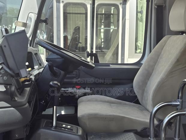 Toyota Coaster 2019 White - thumbnail 4