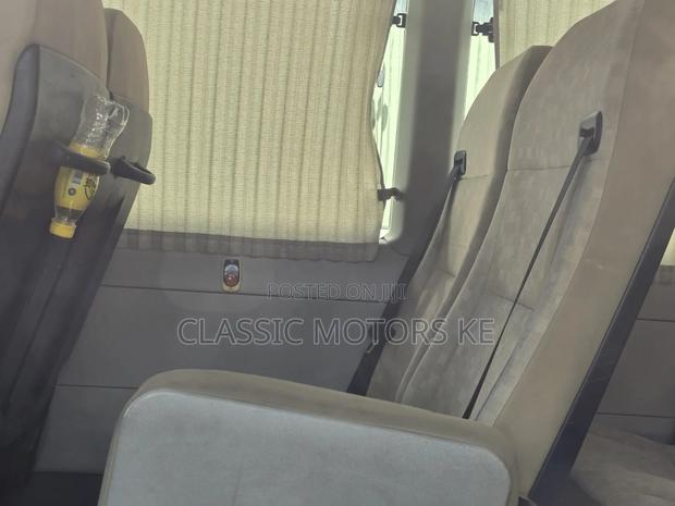 Toyota Coaster 2019 White - thumbnail 5