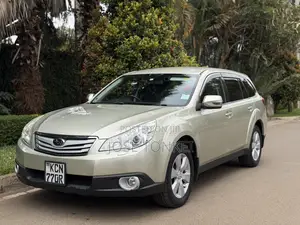 Subaru Outback 2.5i 2010 Gold