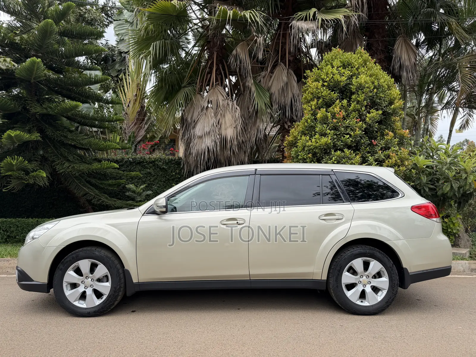 Subaru Outback 2.5i 2010 Gold