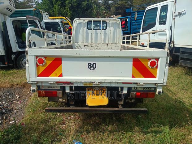 Mitsubishi Canter - thumbnail 2
