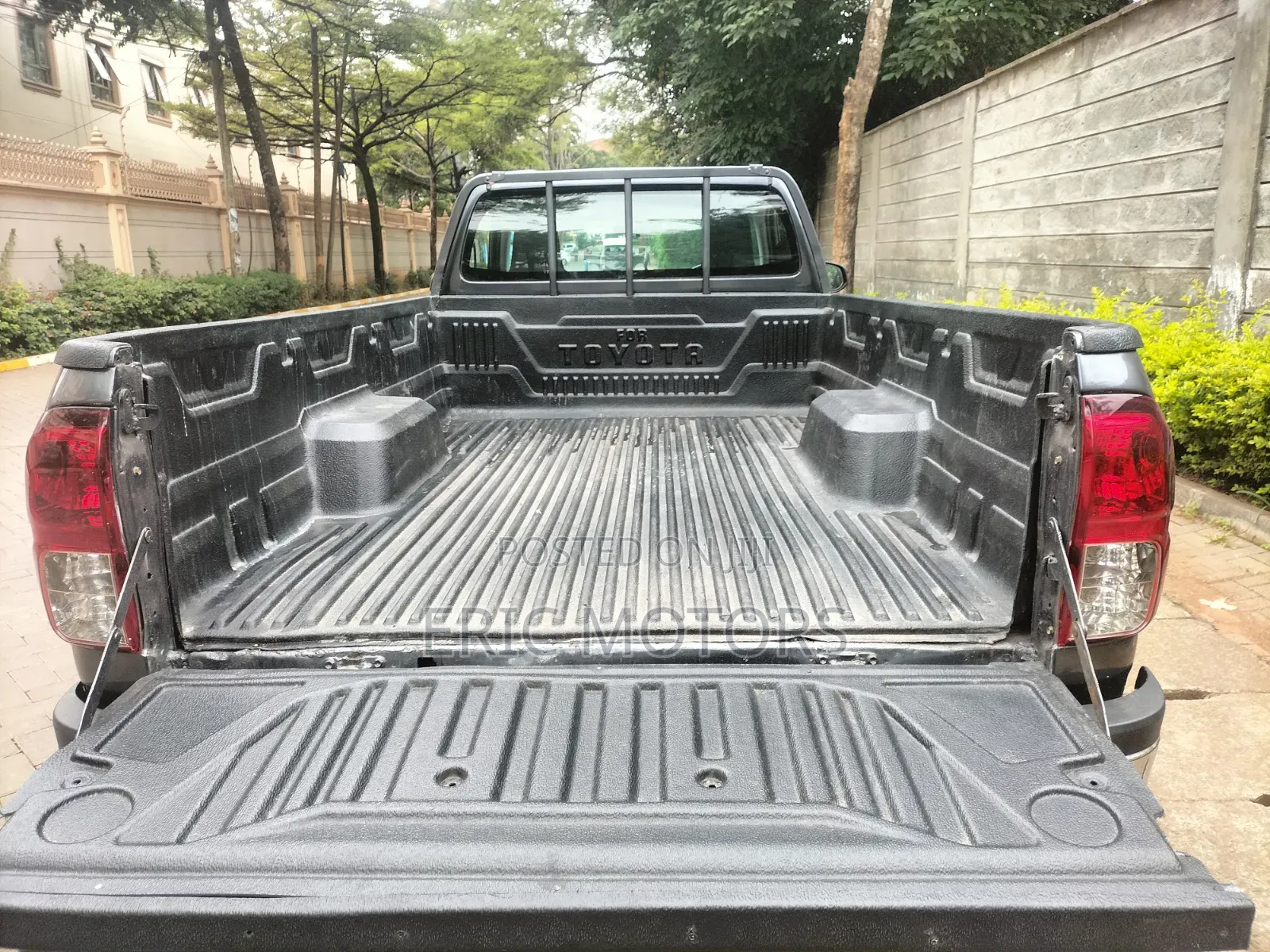 Toyota Hilux 2017 Matt Black