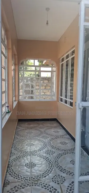 3bdrm Bungalow in Smith Area Plus Dsq, Nkoroi for rent
