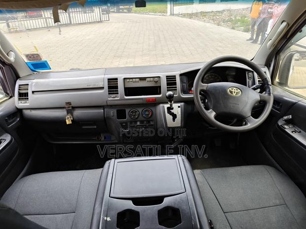 Toyota HiAce 2013 White - thumbnail 4