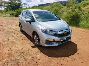 Honda Fit Shuttle 2018 Silver