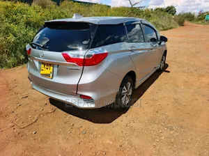 Honda Fit Shuttle 2018 Silver