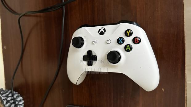 Xbox One S Controller - thumbnail 2