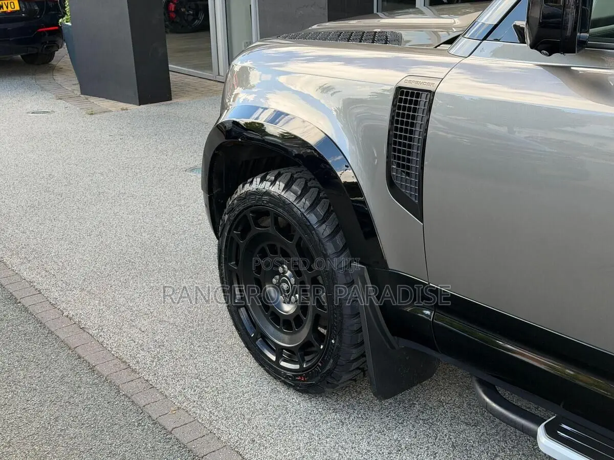 Land Rover Defender X-Dynamic SE 2023 Gray