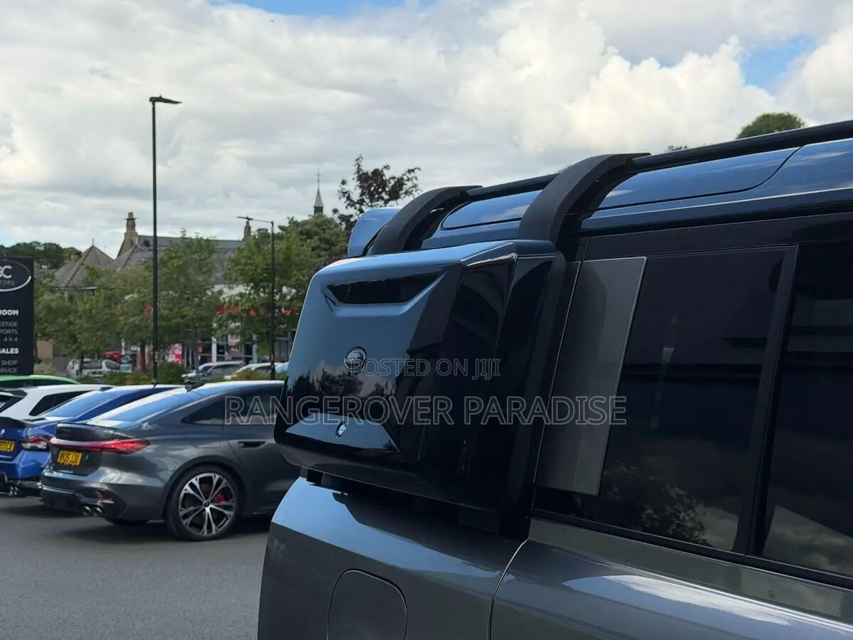 Land Rover Defender X-Dynamic SE 2023 Gray